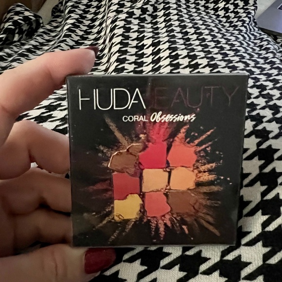 NIB Huda Beauty Coral Obsessions Eyeshadow Palette - Picture 1 of 9